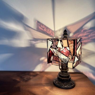 ふるさと納税 瀬戸市 Nijiiro Lamp のステンドグラスのテーブルランプ カケラ スクエア パープル