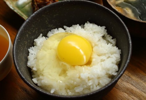 たまご 平飼い 霜降りたまご 30個 新鮮 農場直送 四ツ葉農場 きみがスター 鶏卵 玉子