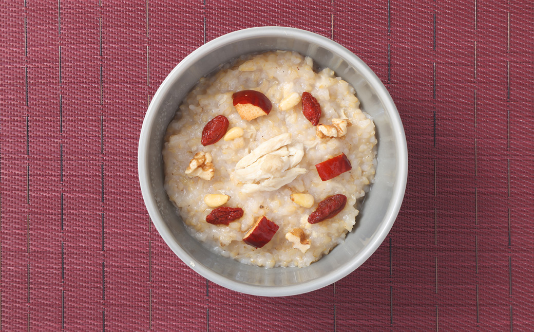 【全3回定期便】レトルト鶏塩粥セット ／ 230g×4個 合計12個 鶏 地鶏 粥 お粥 レトルト粥 保存食 長期保存 防災食 長崎県 長崎市