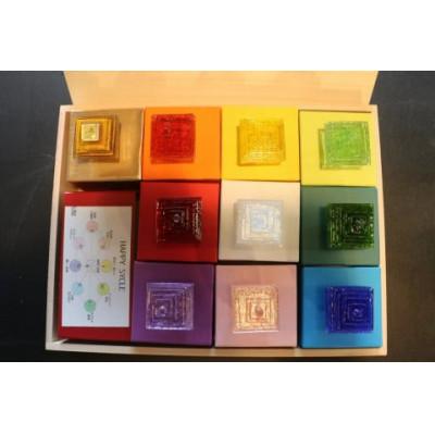 ふるさと納税 京丹後市 色ガラス 『なりたい自分に変わる【手のひらガラス】』9色+特典金色 10色セット 木箱入り ギフトに |  | 01