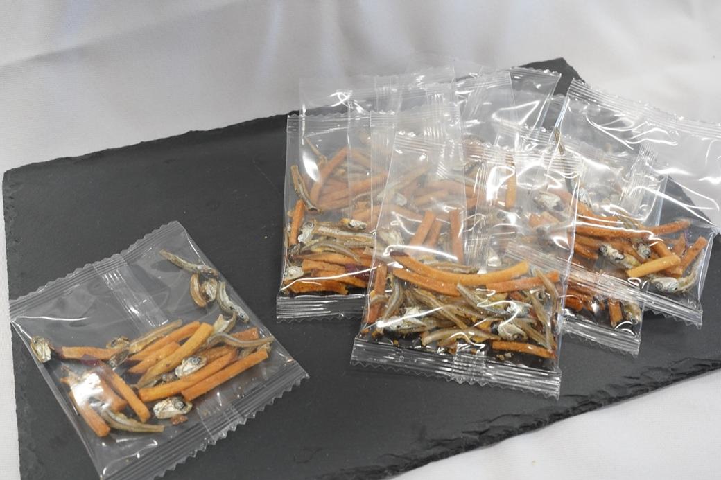 カルシウム お菓子 おさかないもけんぴ 1袋 国内産 いわし サクサク食感 着色料不使用 香料不使用 保存料不使用 国内産 丸ごと おさかな習慣 EPA DHA おやつ おつまみ お茶うけ 伊予市 オ