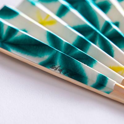 ふるさと納税 綾部市 黒谷扇子「雪花絞り」女性用 緑色 |  | 02