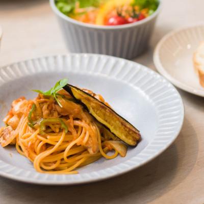 ふるさと納税 瑞浪市 【美濃焼/みずなみ焼】シックな北欧風食器 しのぎカレー&パスタ皿2枚セット(窯変ホワイト)山喜製陶 |  | 01