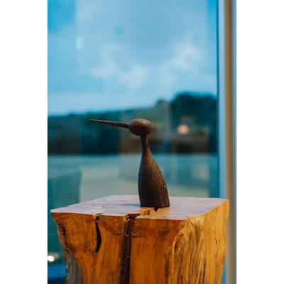 ふるさと納税 名古屋市 【Tagayasan タガヤサン/こげ茶】銘木再生/幸運を運ぶ木製オブジェliving_bird 鶴 |  | 01