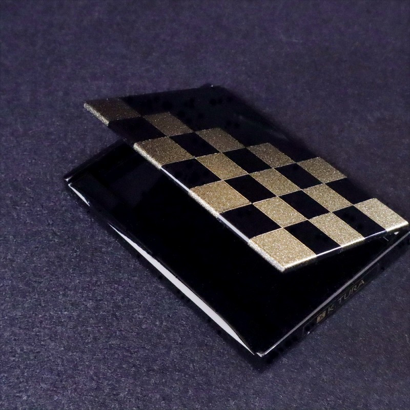 No.068 K．TURA　市松模様木製名刺ケース（赤） ／ カードケース 入れ物 小物 漆塗り 純金箔 金 伝統 お洒落 おしゃれ 和 和風 イチマツ 贈り物 プレゼント 埼玉県