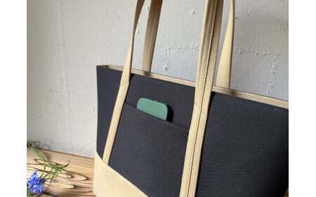 【2026年6月上旬発送開始】【 AKIRA オリジナル】【 マツコの知らない世界 で紹介されました！】職人手作り 大きなトートバッグ レディスショルダータイプ 黒×ベージュ帆布 A4対応 大きい 大