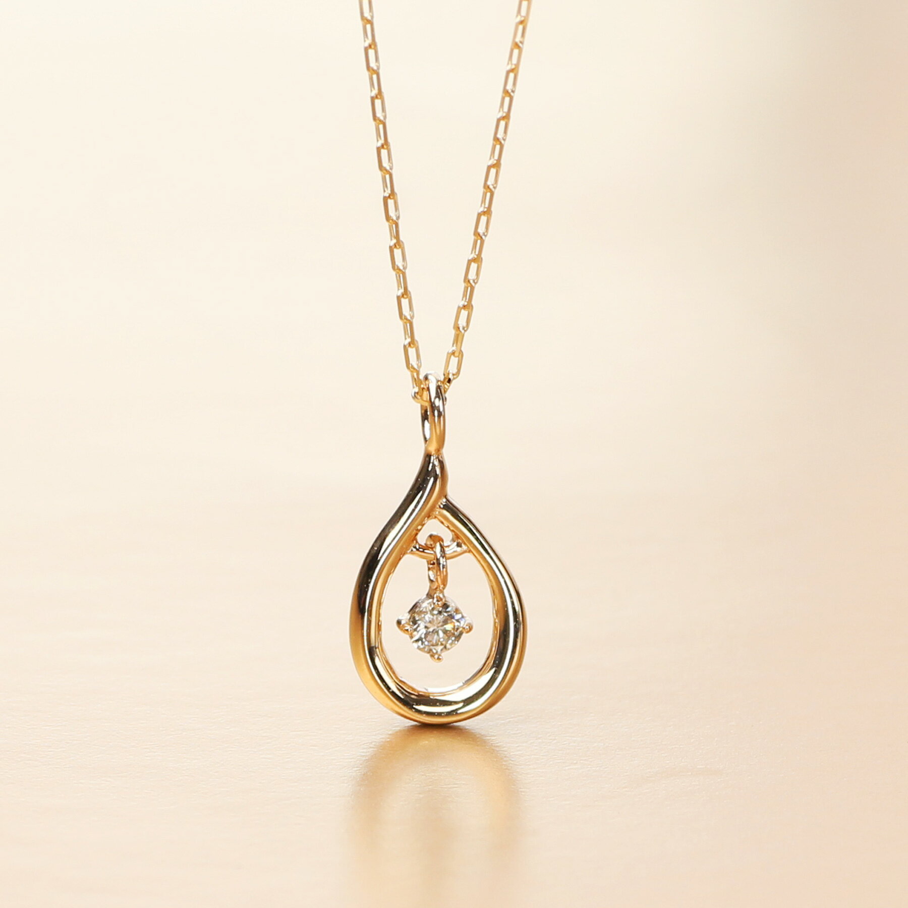【ふるさと納税】10金イエローゴールド 揺れるダイヤモンドネックレス 0.033ct / K10-KN01053 [AM311] / 金 イエローゴールド ダイヤモンド 0.033ct ネックレス アクセサリー ギフト プレゼント