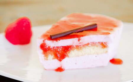 【福岡県産あまおう使用】いちごのムースケーキ 20cm×1個 アイスケーキ ケーキ ムース デザート