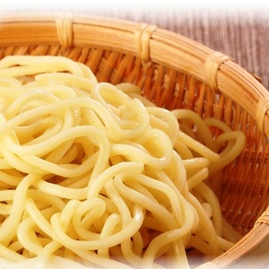 「上田商店」工場直販 お徳用もつ鍋セット(白味噌/4-5人前) 吉富町/株式会社吉浦コーポレーション[BGAD059]