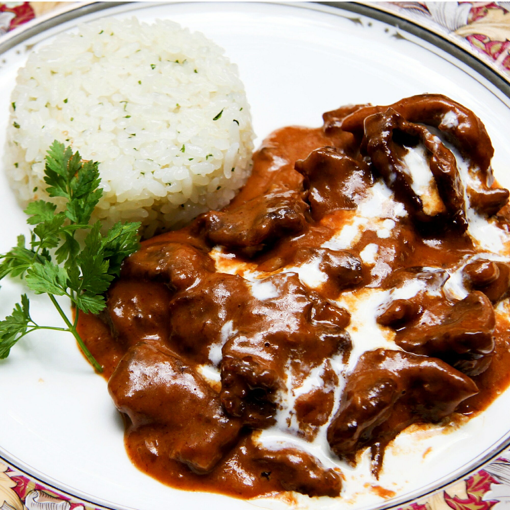 【ふるさと納税】白馬産ジビエ 鹿肉ストロガノフ 180g×3パック　お肉　肉厚　デミグラスソース　グルメ　ランチ　ディナー　冷凍　食品　洋食　長野県白馬村