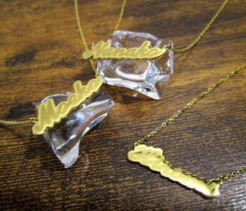 17-9-3 ｅｊブランド『　i-LACQ　』アイ・ラシク　K18YGネームネックレス