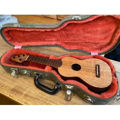 ふるさと納税 伊那市 限定品　ウクレレ　ウチダギターの内田監修　職人が作った　Ina Jarrah Ukulele