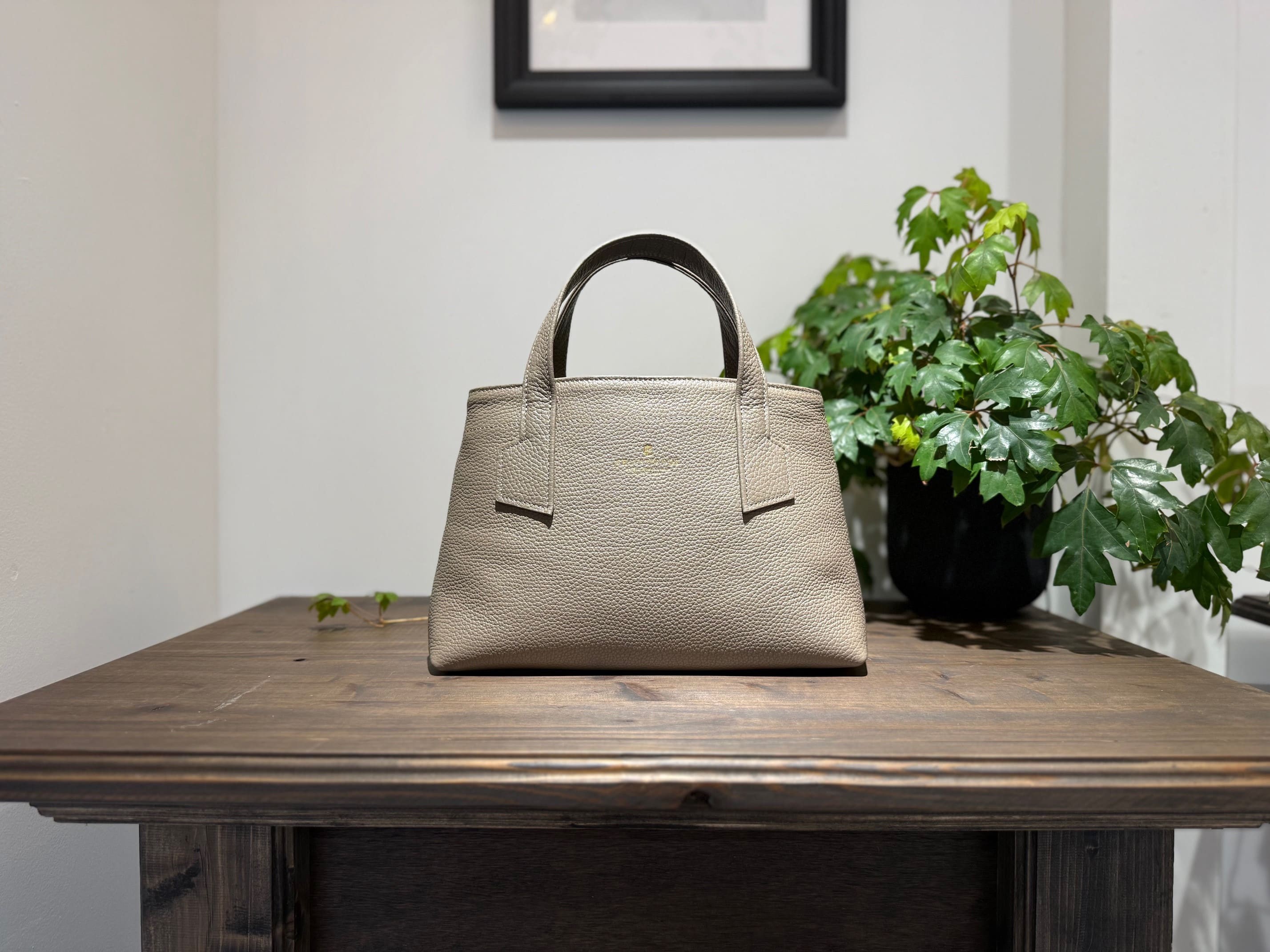 
                  【選べるカラー】革職人が作った本革トートバッグXSシュリンク
                