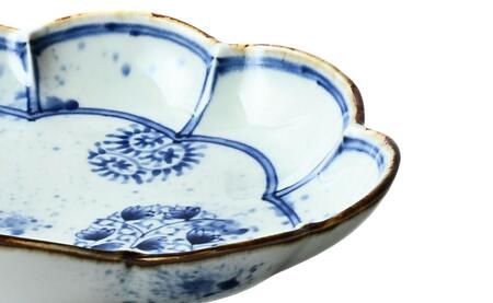 有田焼 染付唐草のパスタ・カレー皿 No.1【ARITAYAKI-STORE】 パスタ皿 カレー皿 電子レンジ 染付 手描き 伝統的文様 絵柄 青と白 パスタ皿 24cm カレー皿 唐草文様 皿 器 