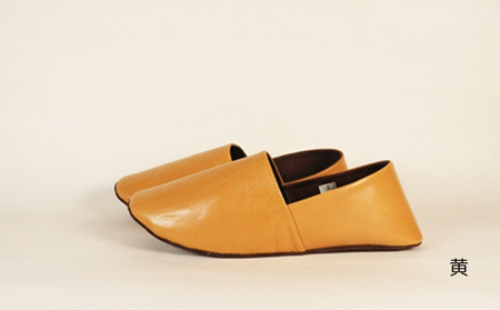 【KUTSUNE〈クツネ〉】ルームシューズ（革製・バブーシュタイプ）(サイズ：S(22.5-23.0cm)、カラー：黄)