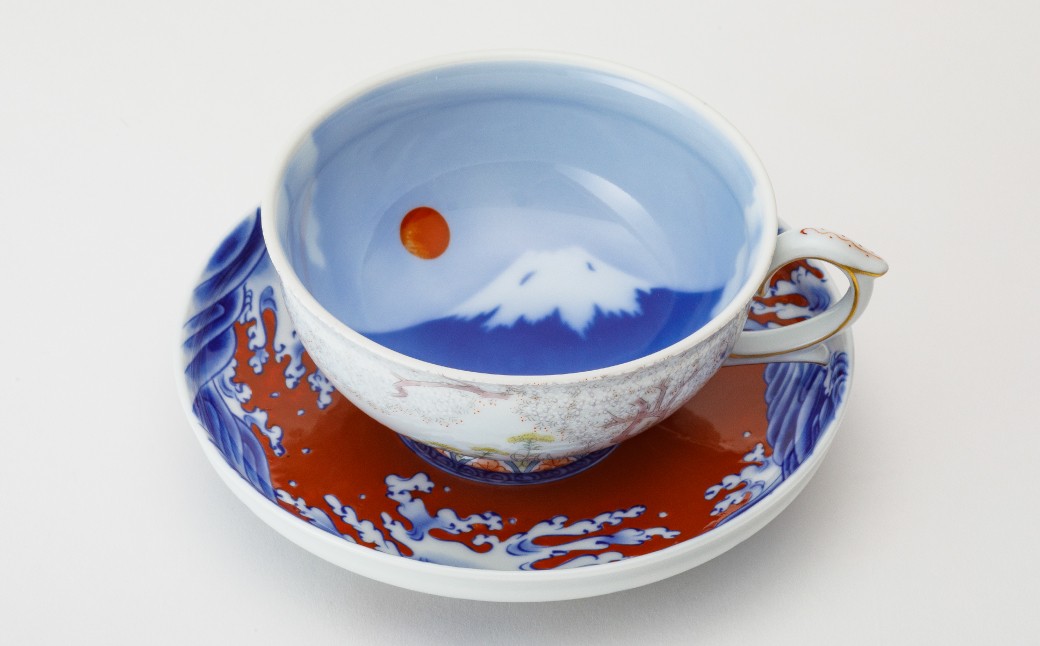 
                  【深川製磁】有田焼／官窯富士に初日 紅茶碗皿
                