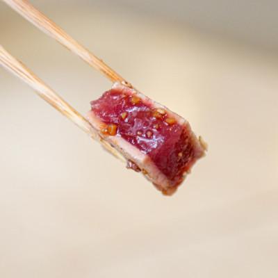 ふるさと納税 御前崎市 日光丸自慢の一本釣りカツオ使用!カツオシーステーキ 約1,200g(約400g×3)ステーキソース付 |  | 01