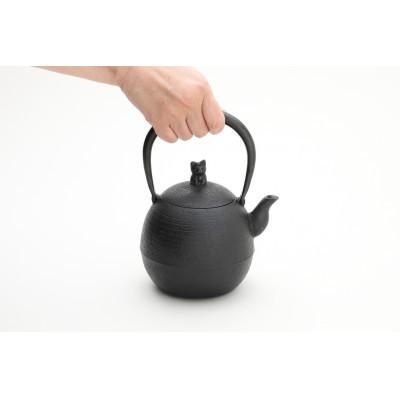 ふるさと納税 奥州市 南部鉄器 鉄瓶 ねこ(丸) 1L【村上 怜 作】 IH調理器 伝統工芸品 [Y0126] |  | 01