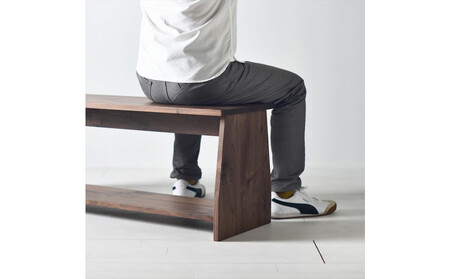 座面の下にモノが置けるシェルフベンチ ウォールナット無垢材 ベンチの他にもパソコンデスクやテレビボーとしても使えます