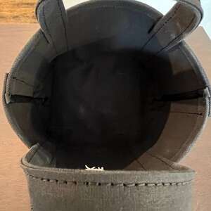 《Milih×NARA》オールブラックの"鹿"刺繍トート S【cbm02】