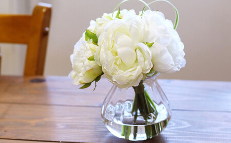 水換え不要!!ピオニー(芍薬)の花瓶に入った花束：white
