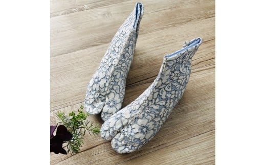 可憐なグレーのふちどりのお花柄足袋　【24.0cm】[AB05_05]