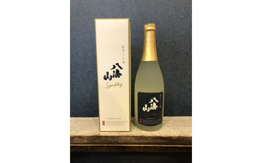 
八海山「発泡にごり酒」四合瓶（720ml）
