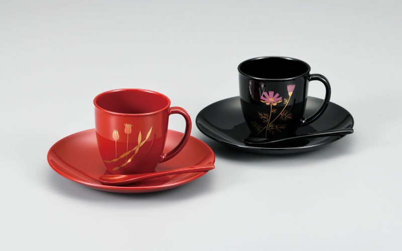 
            越前漆器★伝統の洗練された美しさ『珈琲カップ１組（チューリップ・コスモス）』 [C-00810]
          