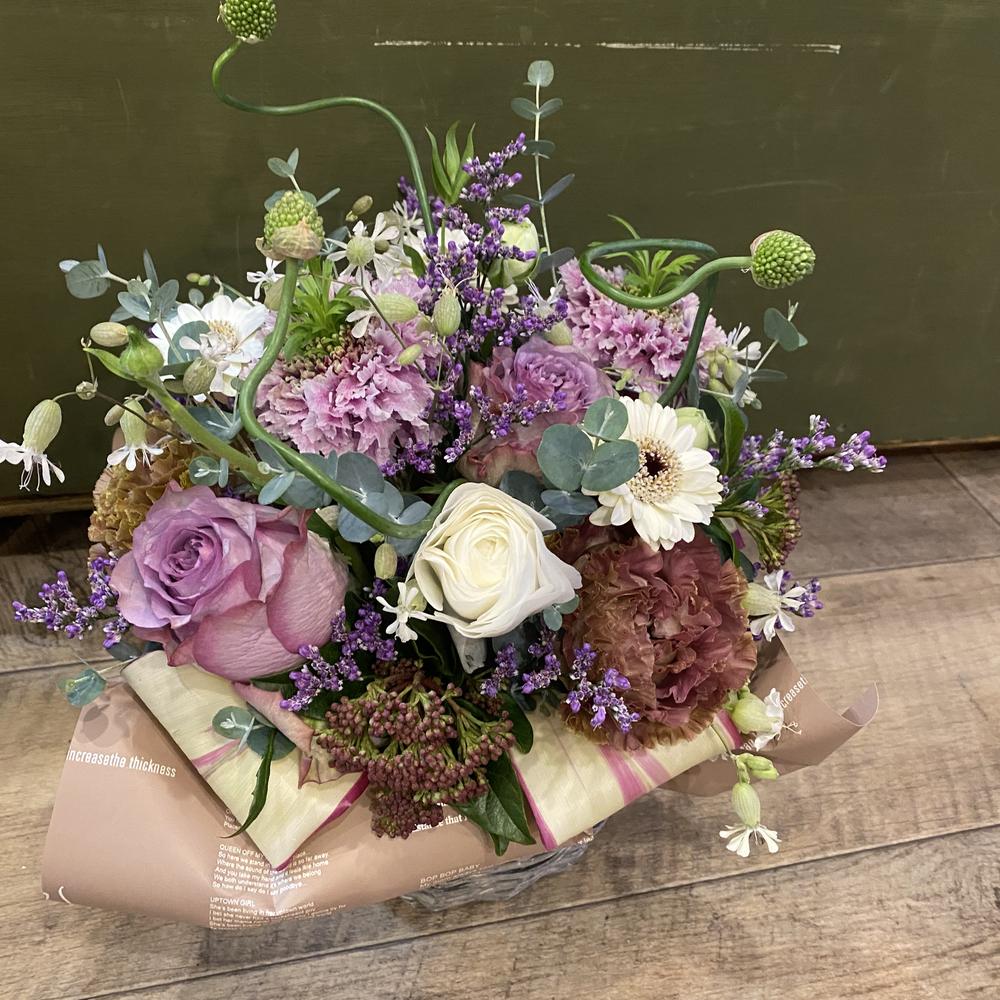 【ふるさと納税】おまかせフラワーアレンジメント 【M】 お花 花 フラワー ギフト 贈り物 プレゼント 母の日 記念日 誕生日 クリスマス お祝い 冷蔵 長崎県 長崎市 送料無料