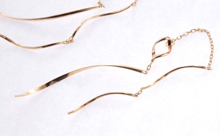 K10YGチャーム　ピアス　ウェーブ　MUP1112【061-010】