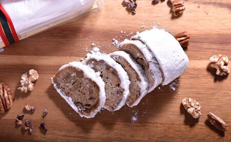 ＜2025年11月発送＞プレジールのクリスマスシュトーレン【ドイツ伝統菓子 ドライフルーツ ナッツ スイーツ ケーキ 焼き菓子 パン おやつ デザート ギフト プレゼント お取り寄せ 贈答用 贈り物 期間限定 冬 送料無料】_0066-005-se7-11