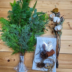 Xmas 自分で作る スワッグ 【白】新潟 阿賀 たけむら生花店  キット｜季節 おまかせ インテリアグリーン ドライフラワー 花   贈り物  花束 ギフト 送料無料 プリザ クリスマス プレゼント