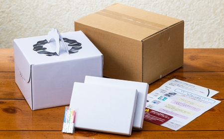 お気に入りの写真をホワイトチョコにプリント！オリジナルの美味しいケーキを。 4ピース アルバムケーキ（文字あり）