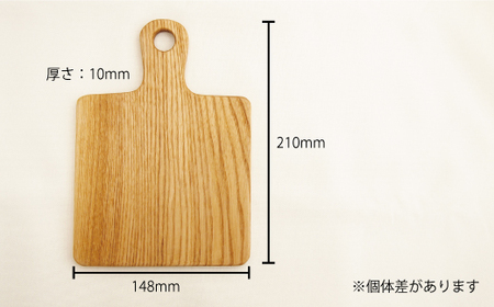 ＜思いやり型返礼品＞カッティングボード 木製 持ち手付 A5サイズ まな板 キッチン 雑貨 料理 アウトドア 木製 木工品 お皿代わり ナチュラル シンプル 北海道 当麻町 4000円以下【S-017