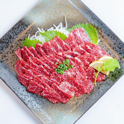 ふるさと納税 山鹿市 【熊本 と畜】桜屋 特選馬刺しスライス 300g(山鹿市)