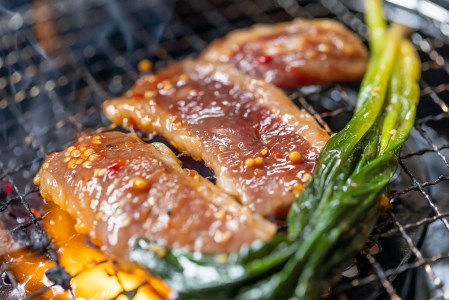 北海道産 黒毛和牛 こぶ黒 行者にんにく 味付け カルビ 計 600g (300g×2パック) ＜LC＞