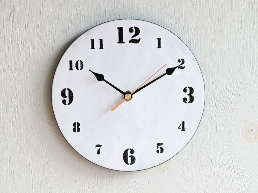 白地に黒色文字