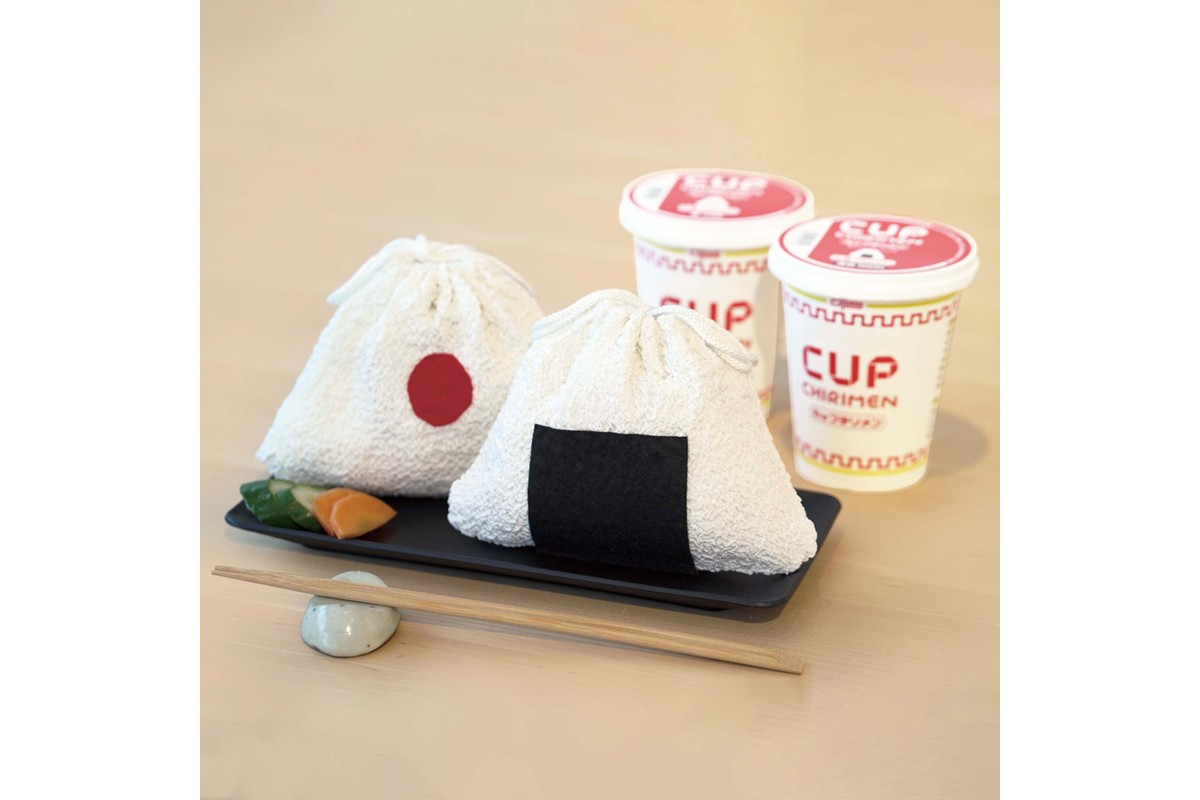 
            CUP CHIRIMEN 巾着POUCH　DZ00022・DZ00023
          