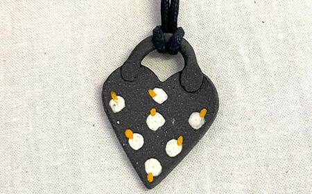 オリジナルペンダント ハート小 陶磁器 工芸品 森町 北海道 mr1-1025