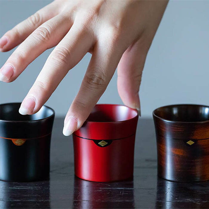 【ふるさと納税】 秀衡塗 栃ぐいのみ 黒/朱/木目【3個入】 / 漆器 お酒 おちょこ ぐいのみ グラス 食器 漆塗 うるしぬり 手塗り 木製 伝統工芸品 和 お正月 高級 結婚 新築祝い お祝い 贈答 贈り物 プレゼント ギフト 香典返し お返し おもてなし