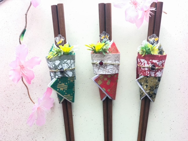 
            箸カバー　着物ドールリウム®　「コデマリ®」箸袋 箸入れ 小物 手作り ハンドメイド 雑貨 漆喰和紙 和 和風 和柄 和風アイテム 着物モチーフ おもてなし 華やか おしゃれ 贈り物 プレゼント ギフト プチギフト 奈良県 生駒市 送料無料
          