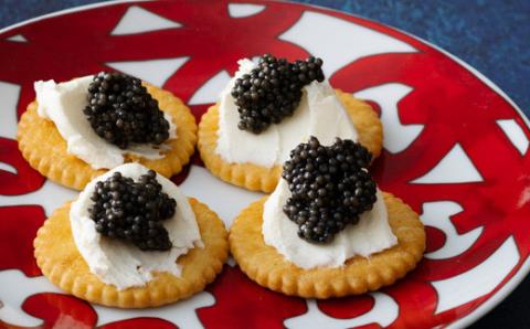 THE・CAVIAR(ザ・キャビア)2種食べ比べセット バエリとオシェトラ詰め合わせ 合計40g [高級 国産 日本産 ギフト 贈答 贈り物 プレゼント お中元 化粧箱入り BAERII OSETRA