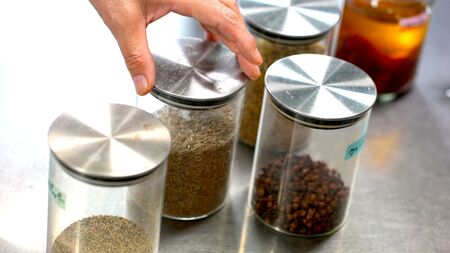 ＜KICQ DETOX CURRY＞グルテンフリーの贅沢カレー・スープ満足セット 株式会社KICQ [5839-2159]