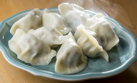 メディアで話題！ ニンニク不使用 手作り水餃子 ( 冷凍 ) 20個 【 手作り餃子の店 吉春 】 | 料理 食品 ぎょうざ ギョーザ 餃子 水餃子 本場 麺点師 調布 東京