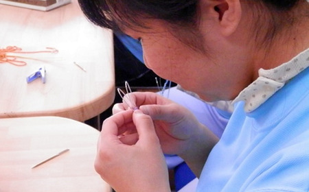 福祉応援品！旅の安全祈願 足摺わらじストラップ（２本入） ペア お守り 四国 お遍路 色おまかせ 2000円【R00766】