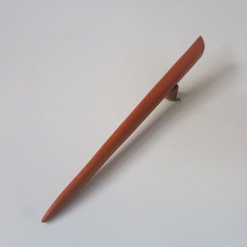 木製かんざし　リーフ型　標準サイズ 選べる 素材 紫檀 黒檀 タガヤサン チャクテビガ ローズウッド 木製 かんざし 緩みにくい 塗装不使用 固定型 飾り用 経年変化 耐久性 髪飾り 和風アクセサリー