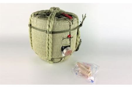 菰樽入り 特別純米酒（ 1.8L ） V028  お祝い ギフト 一升瓶 一升 飲み比べ お酒 アルコール 地酒 日本酒 兵庫 丹波 杜氏 酒兵庫県 丹波篠山市 日本三大杜氏 「伝統的酒造り」ユネスコ