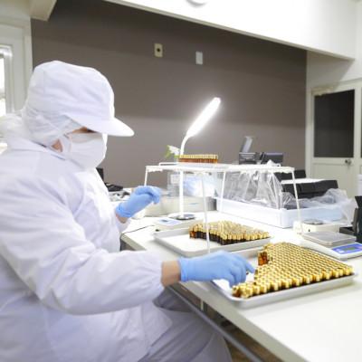 ふるさと納税 白老町 【2025年8月上旬発送】生プラセンタサプリメント「アンケシ」&美容液「アヨロのピリカ」セット |  | 03