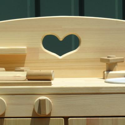 ふるさと納税 泉南市 ●手作り木製ままごとフルキッチンDHK(ハート)素材色バージョン |  | 02