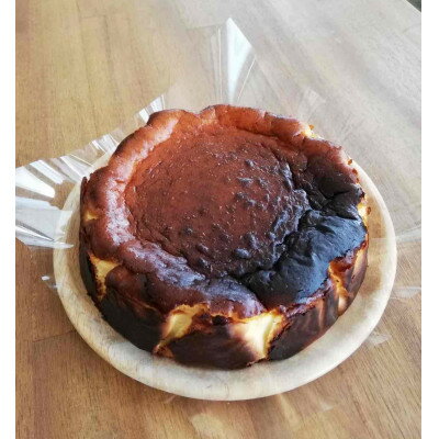 【ふるさと納税】名古屋コーチンのバスクチーズケーキ　ホールケーキ【配送不可地域：離島】【1680574】